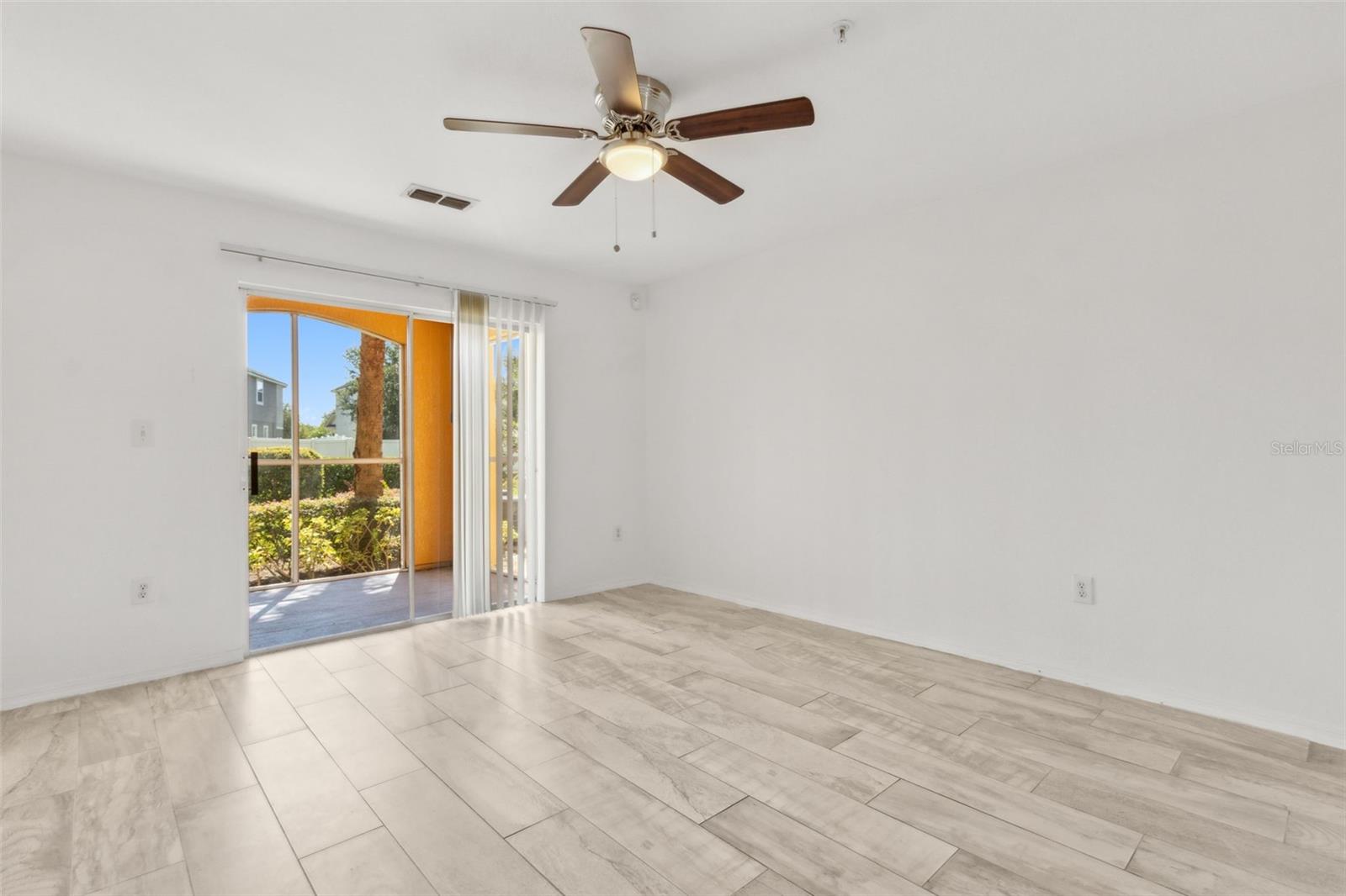 Image 14 of 50 For 5459 Vineland Road 4111