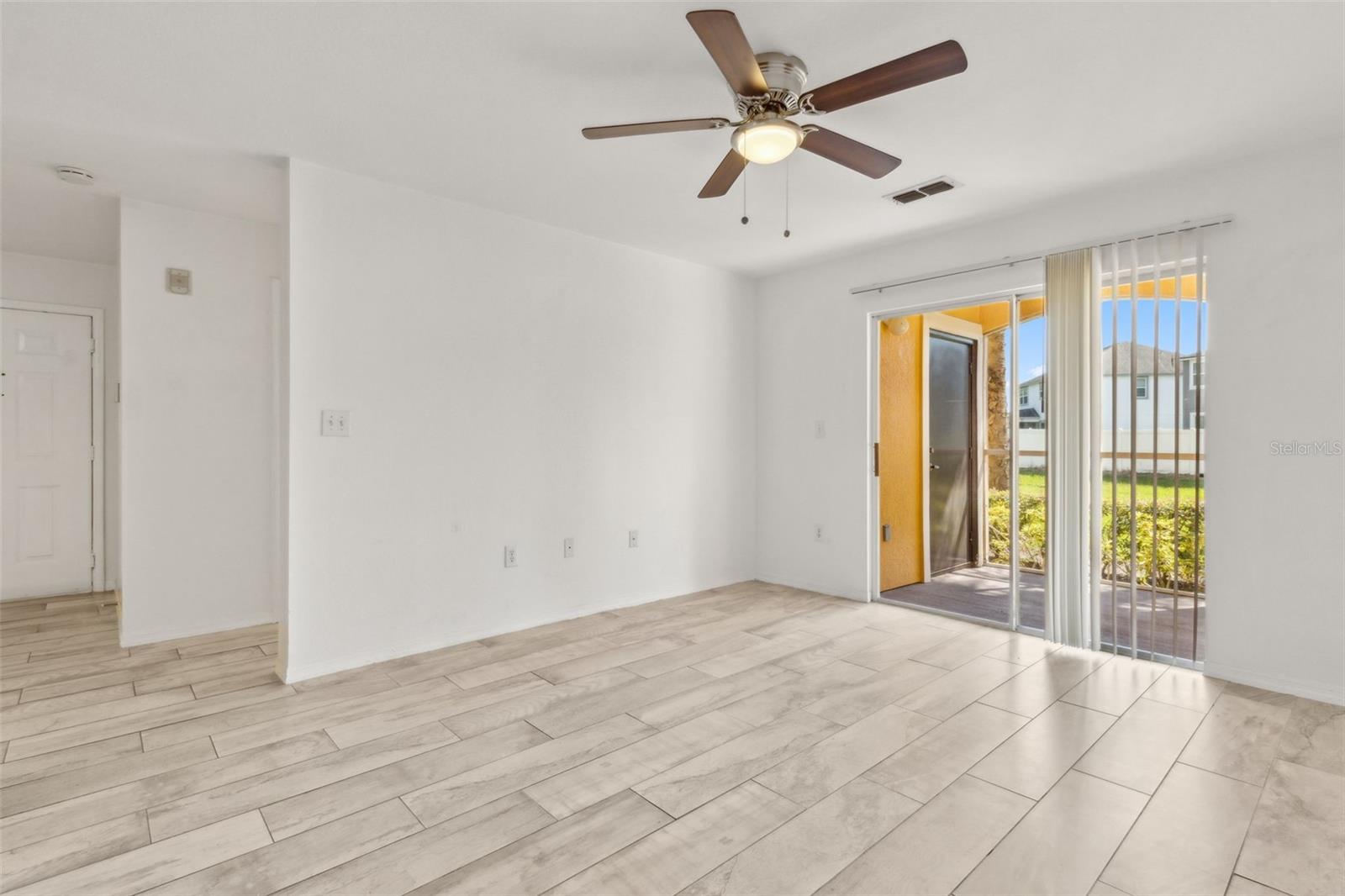 Image 15 of 50 For 5459 Vineland Road 4111