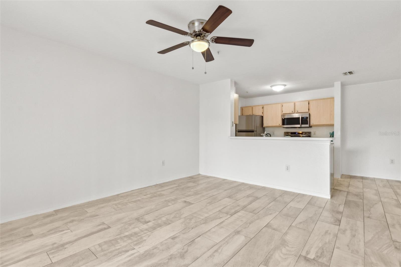 Image 17 of 50 For 5459 Vineland Road 4111