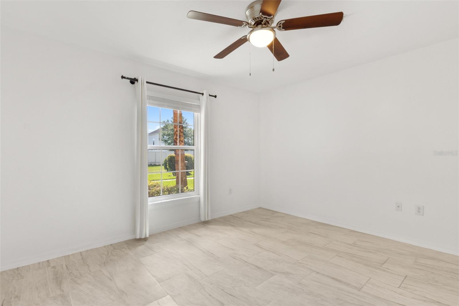 Image 18 of 50 For 5459 Vineland Road 4111