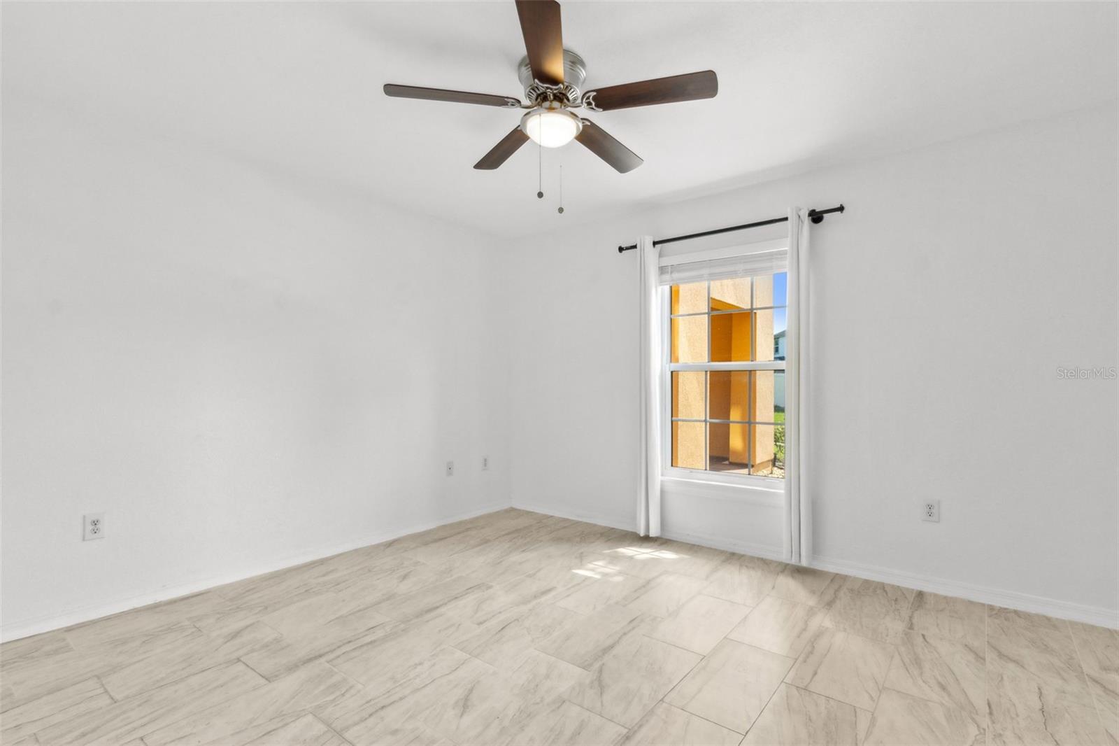 Image 19 of 50 For 5459 Vineland Road 4111