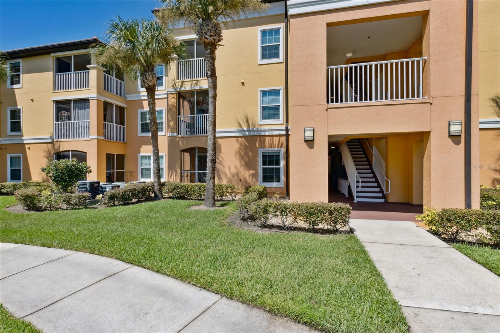 Image 2 of 50 For 5459 Vineland Road 4111