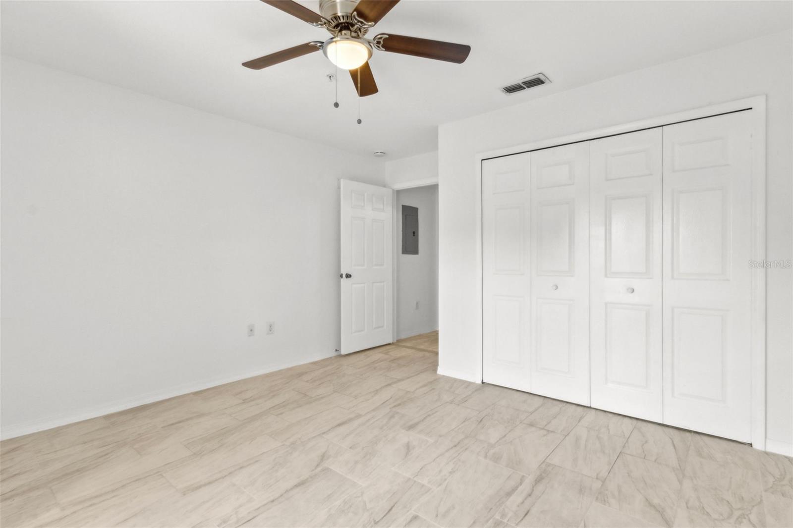 Image 20 of 50 For 5459 Vineland Road 4111