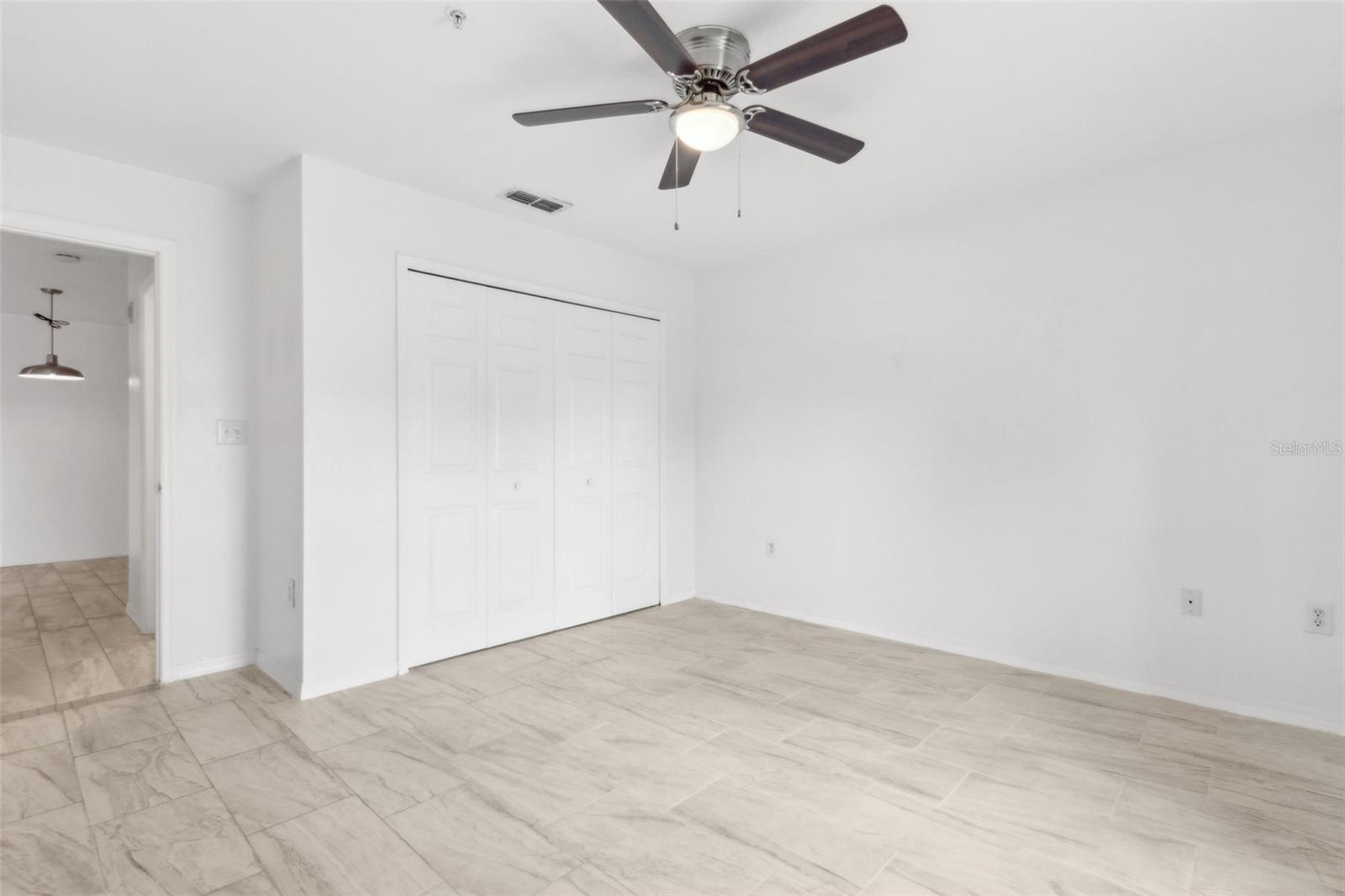 Image 21 of 50 For 5459 Vineland Road 4111
