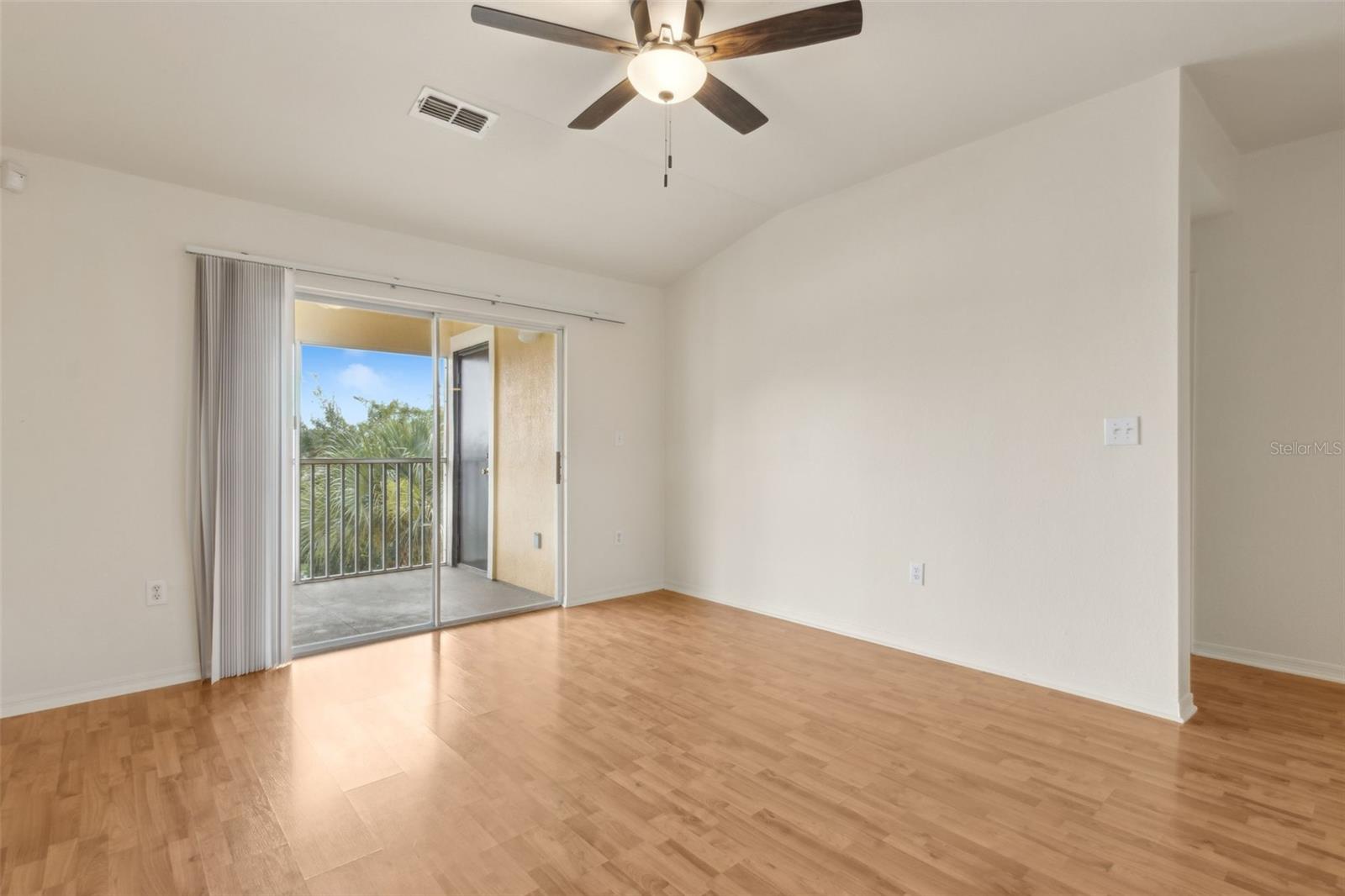 Image 12 of 53 For 5459 Vineland Road 4312