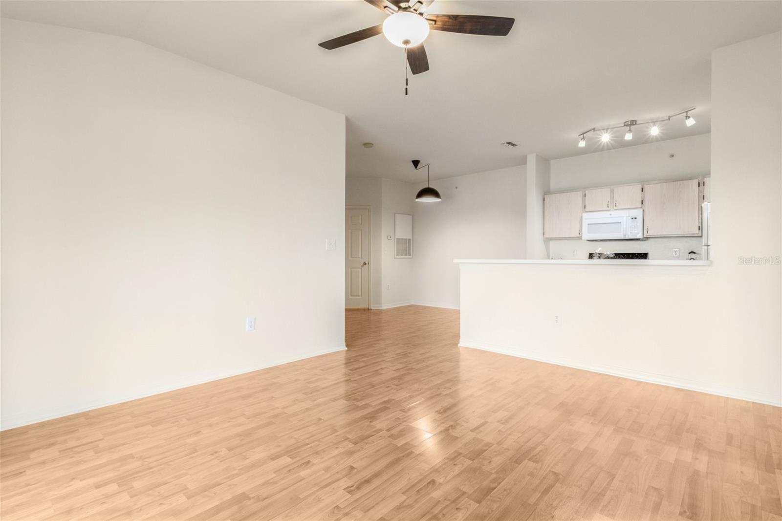 Image 13 of 53 For 5459 Vineland Road 4312