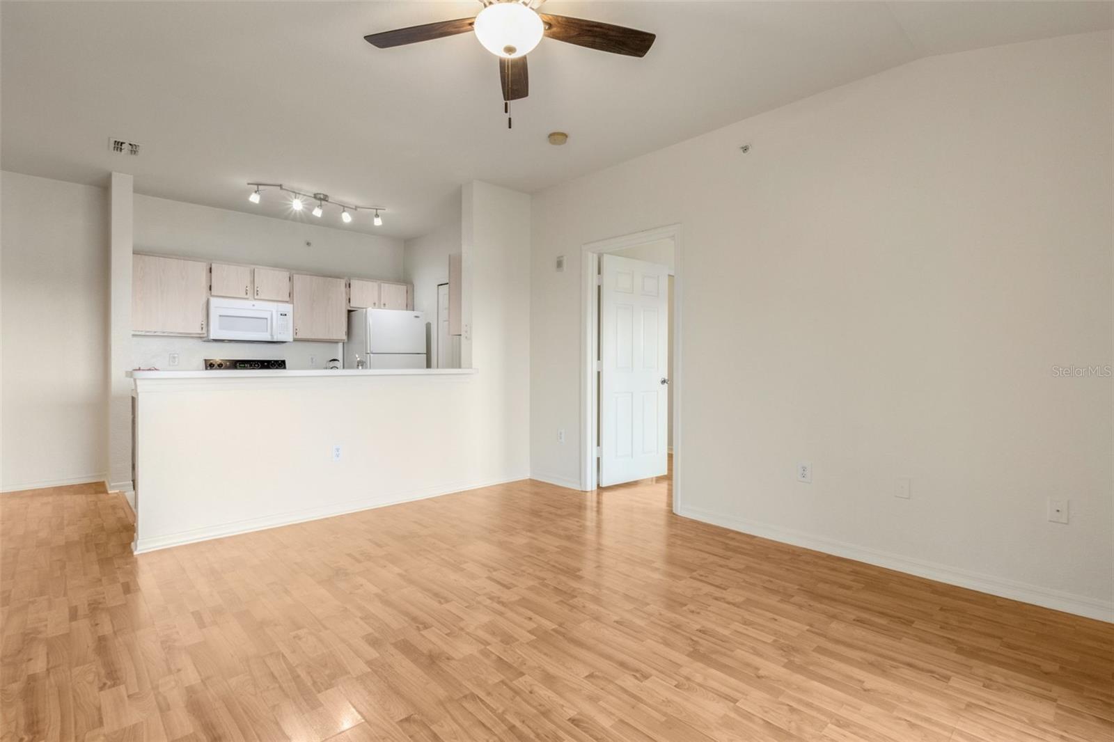 Image 14 of 53 For 5459 Vineland Road 4312