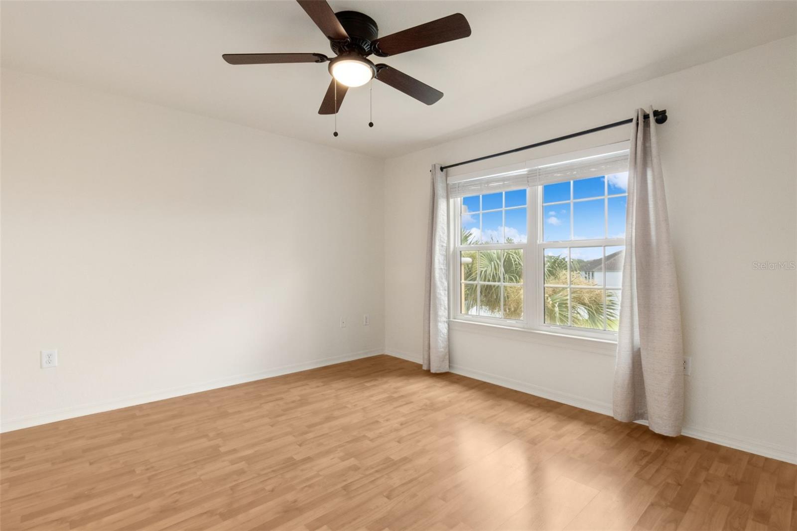 Image 17 of 53 For 5459 Vineland Road 4312