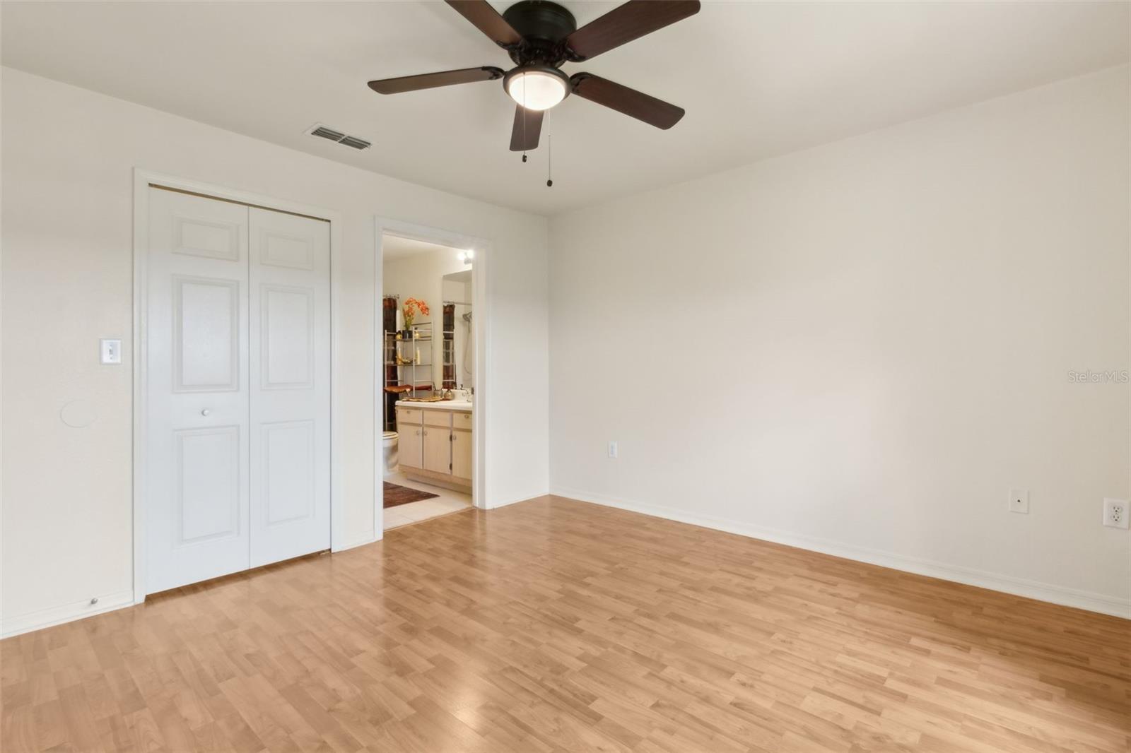 Image 18 of 53 For 5459 Vineland Road 4312