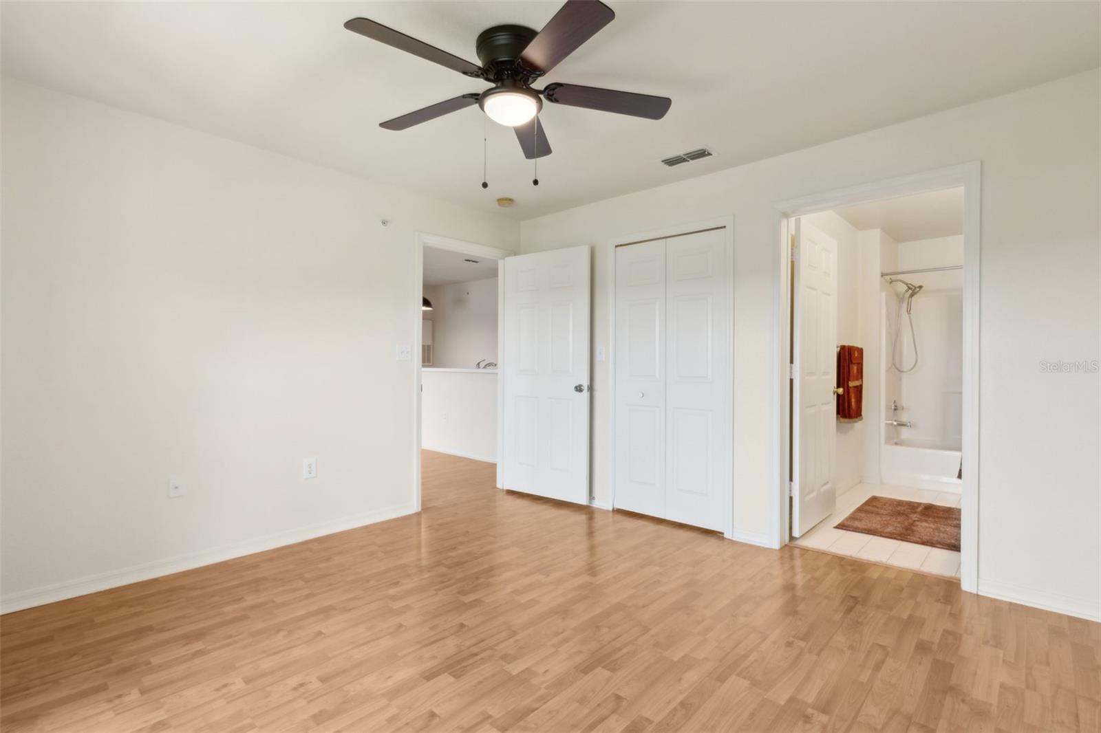 Image 19 of 53 For 5459 Vineland Road 4312