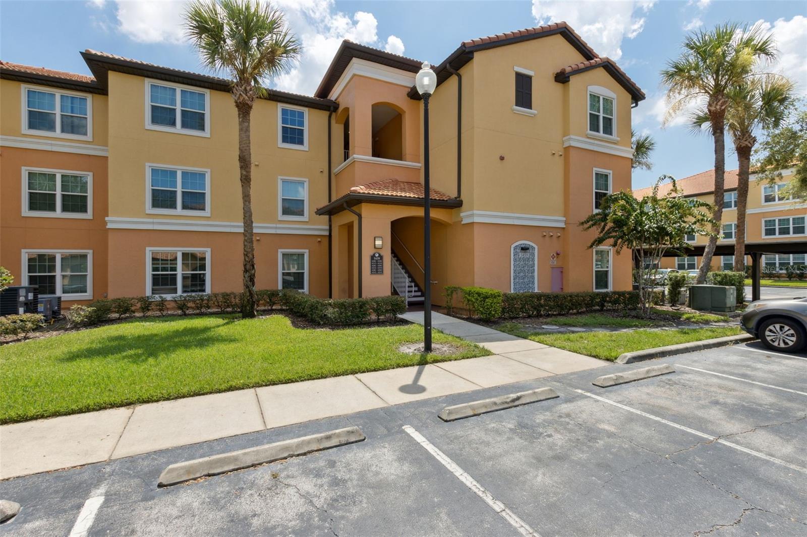 Image 2 of 53 For 5459 Vineland Road 4312