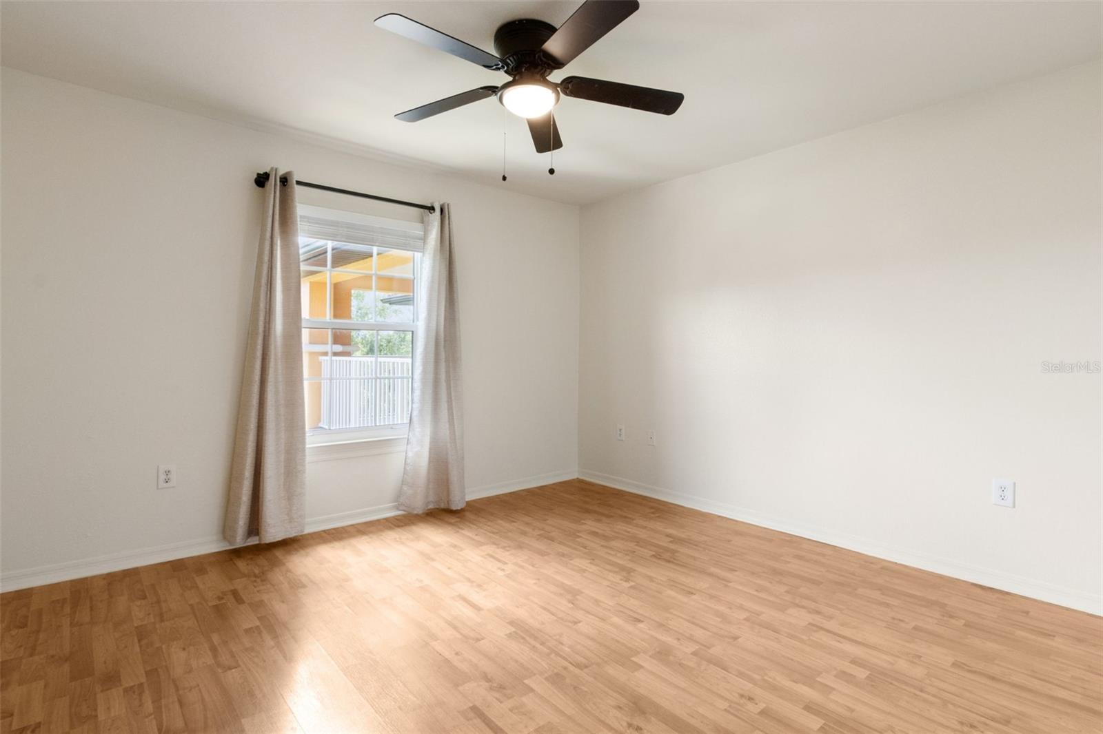 Image 23 of 53 For 5459 Vineland Road 4312