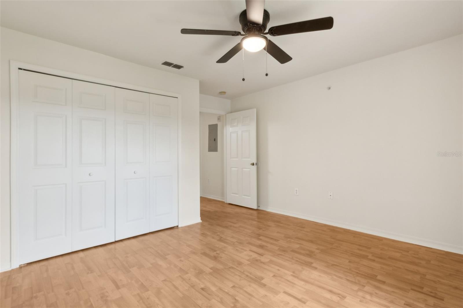 Image 24 of 53 For 5459 Vineland Road 4312