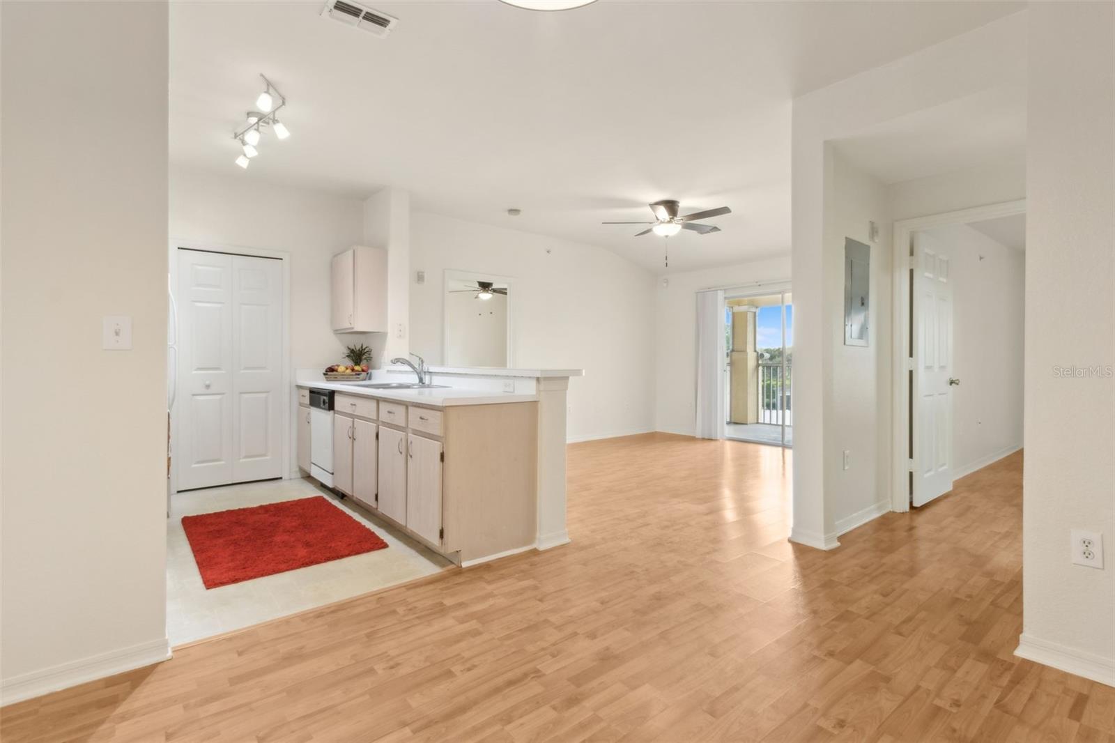 Image 6 of 53 For 5459 Vineland Road 4312