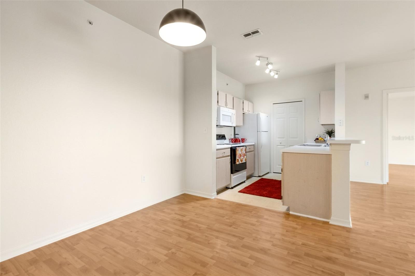 Image 7 of 53 For 5459 Vineland Road 4312