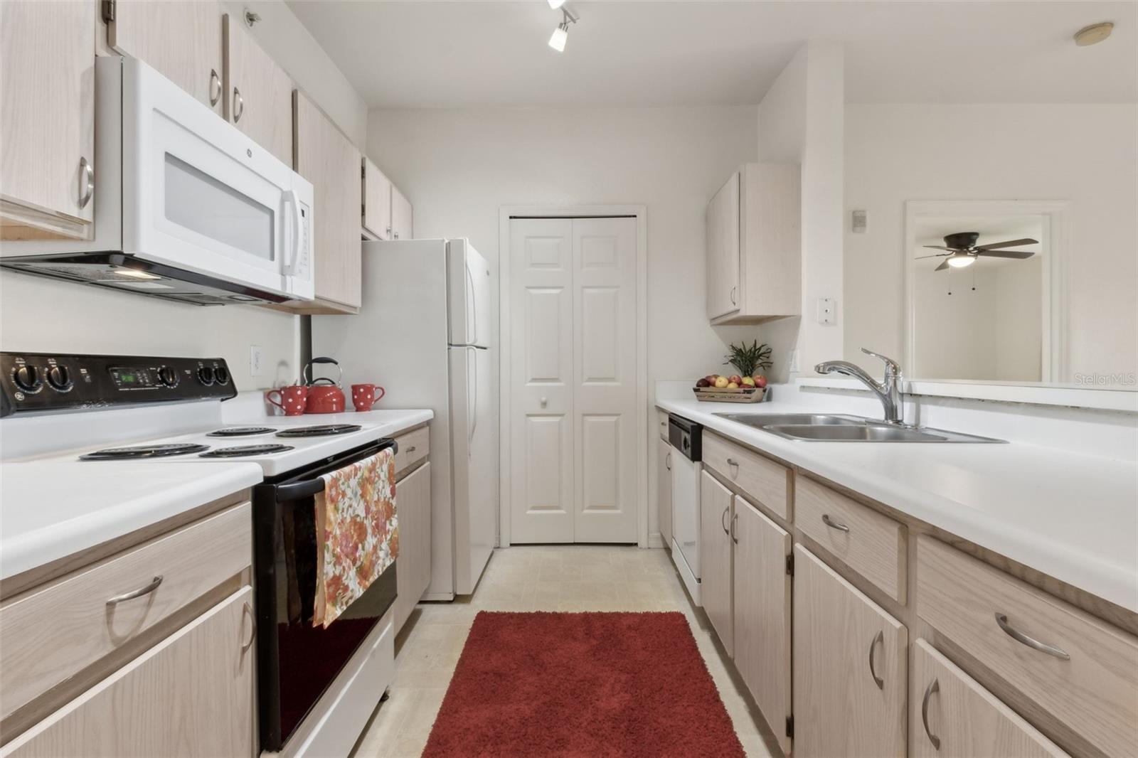 Image 8 of 53 For 5459 Vineland Road 4312