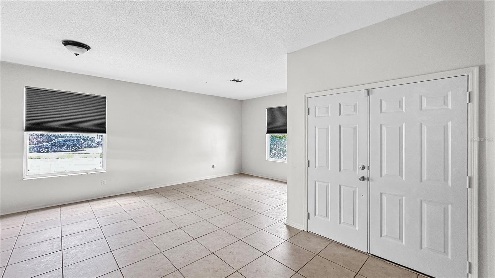 Image 6 of 25 For 2998 Krista Key Circle