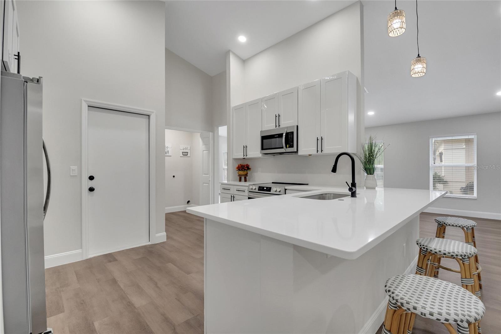 Image 10 of 33 For 13543 Emeraldview Drive