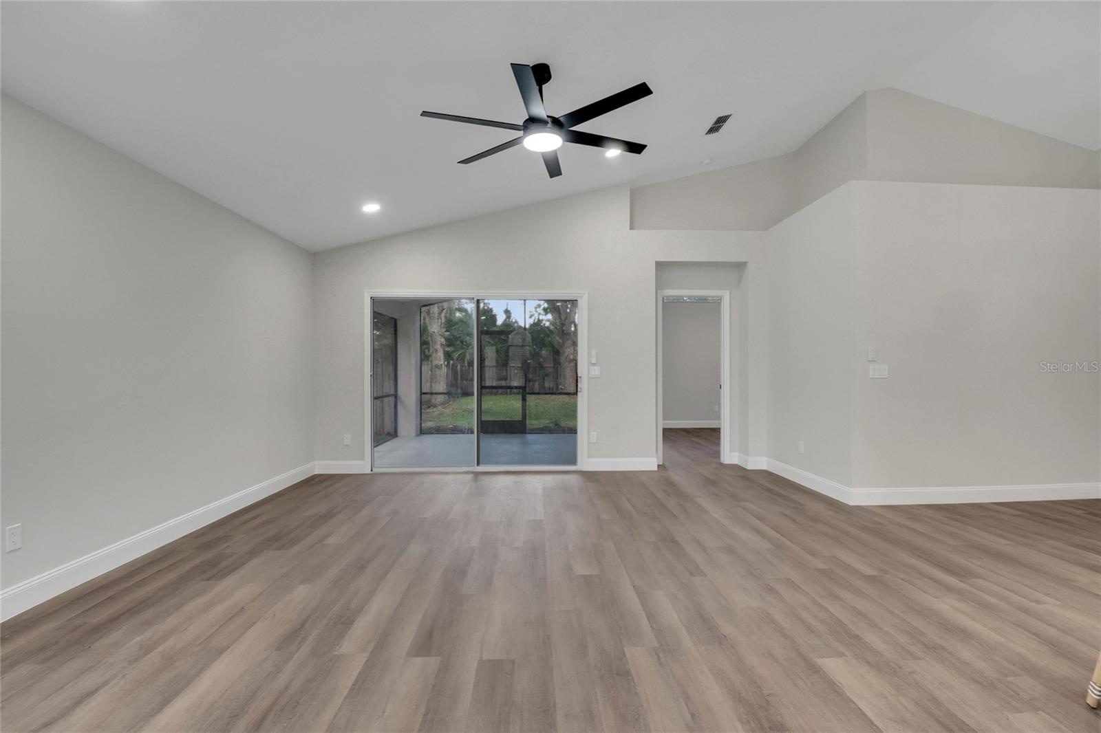 Image 13 of 33 For 13543 Emeraldview Drive