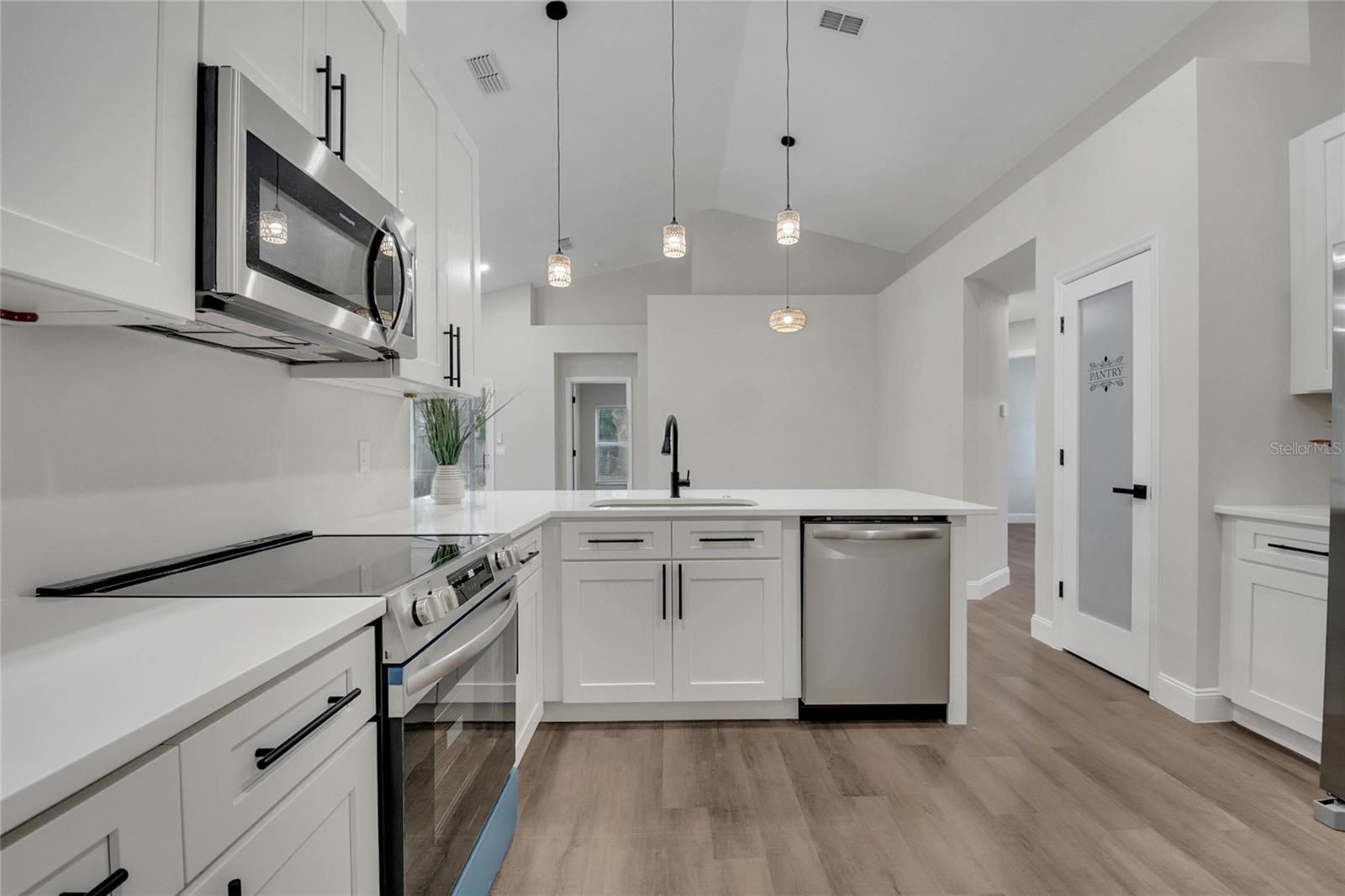 Image 14 of 33 For 13543 Emeraldview Drive