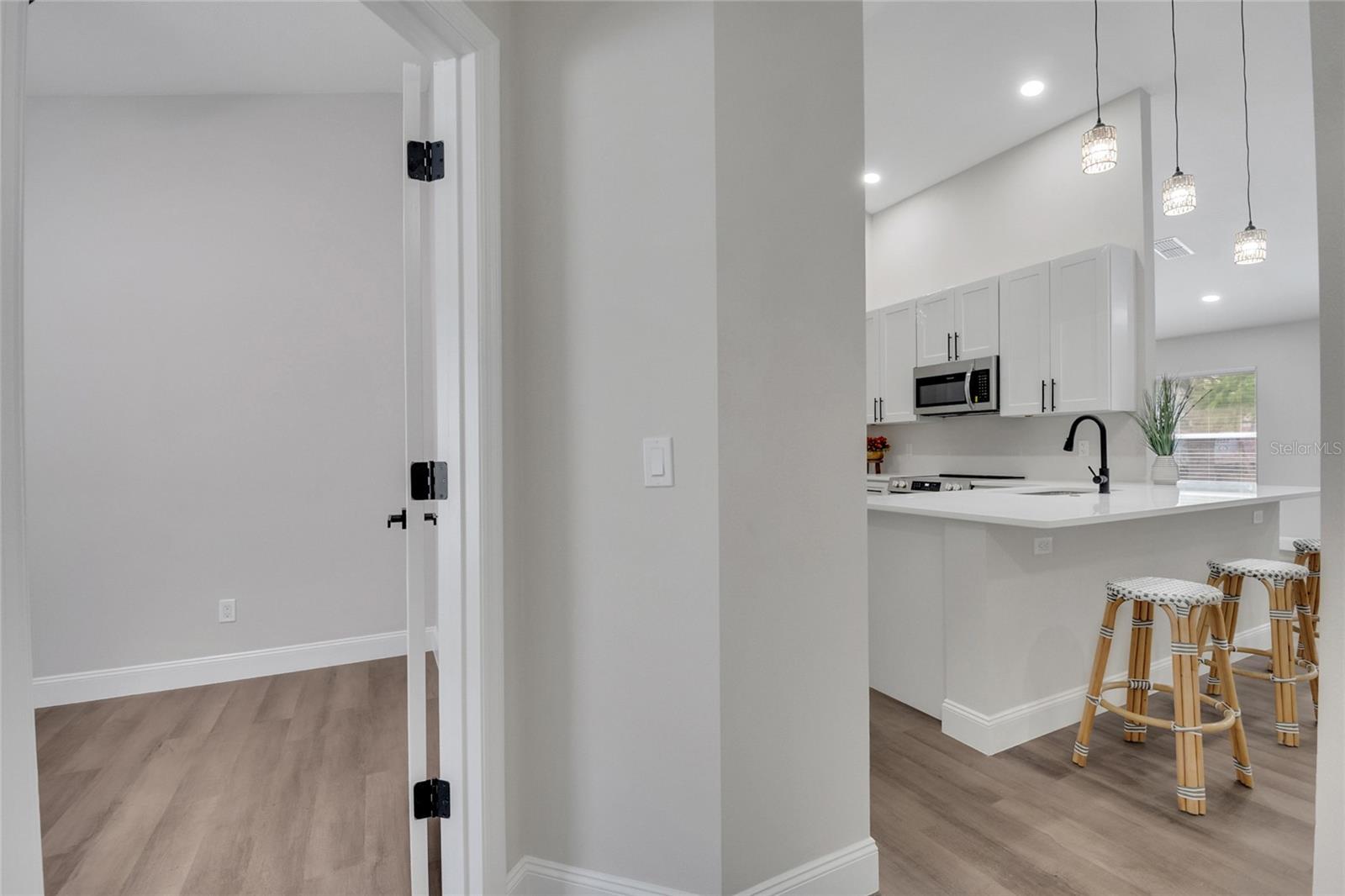 Image 15 of 33 For 13543 Emeraldview Drive