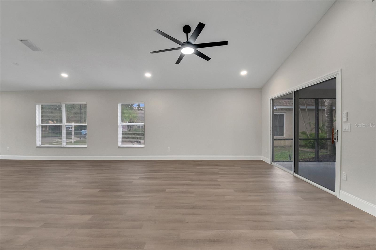 Image 16 of 33 For 13543 Emeraldview Drive