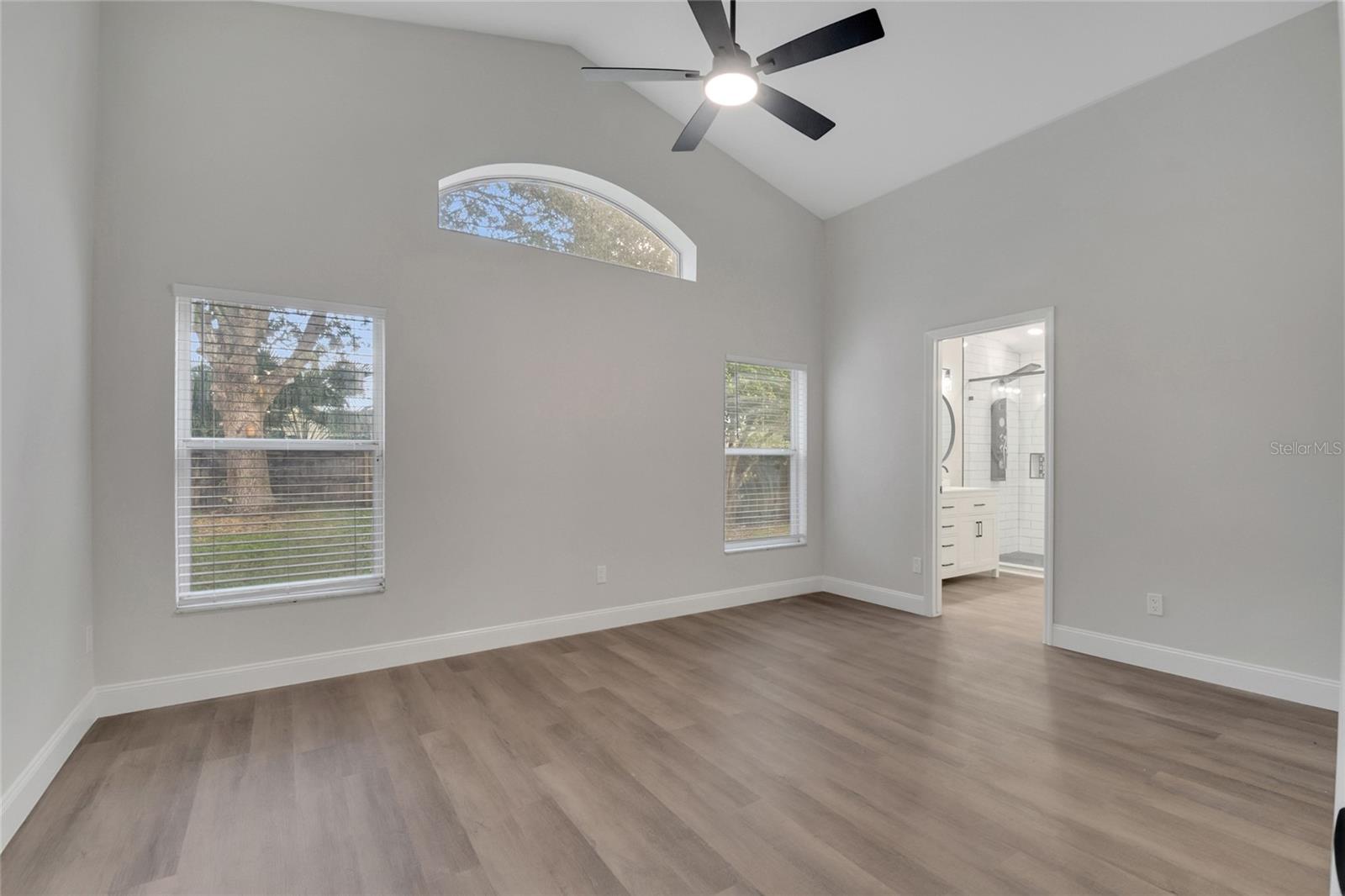 Image 18 of 33 For 13543 Emeraldview Drive