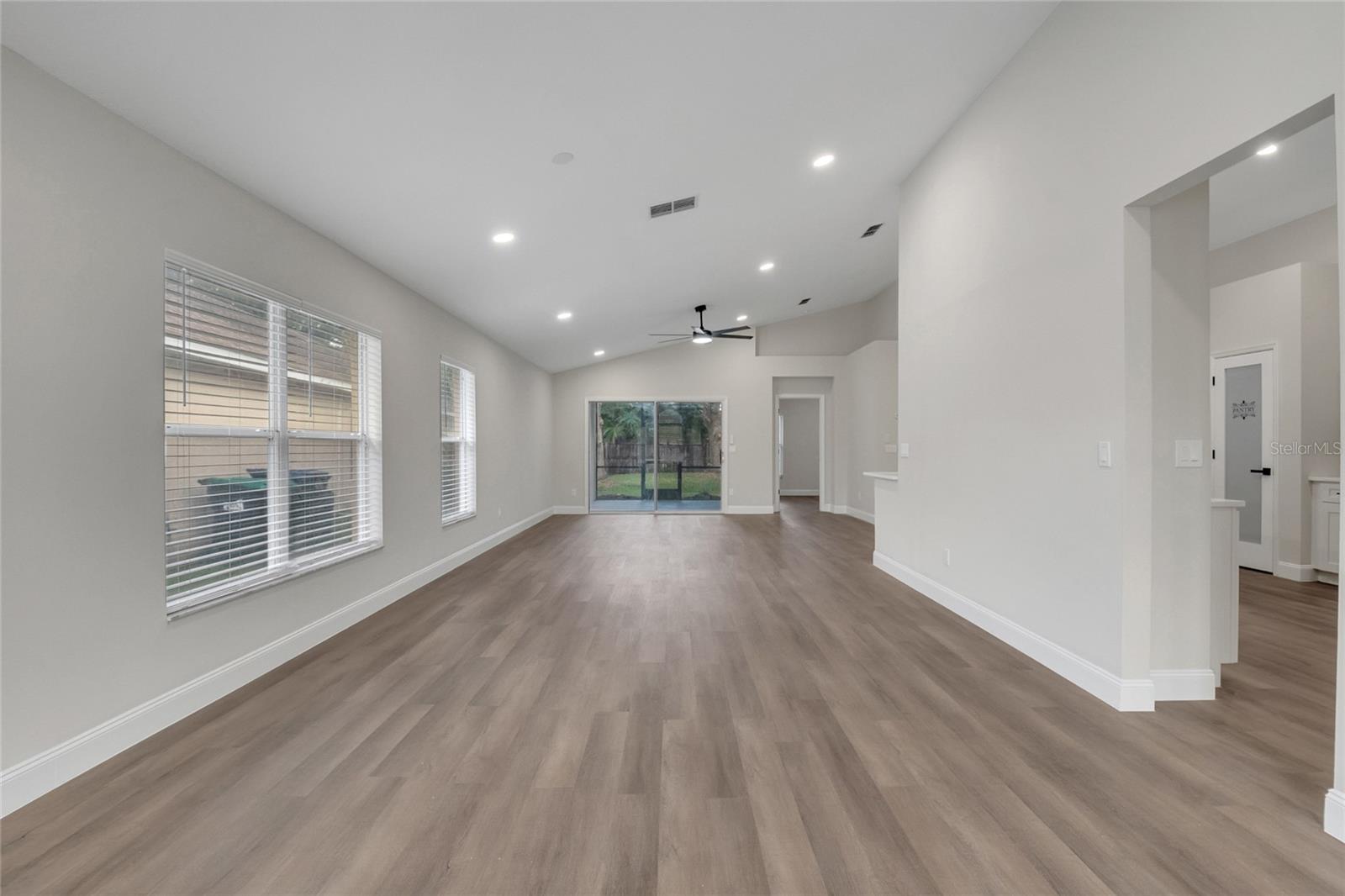 Image 19 of 33 For 13543 Emeraldview Drive