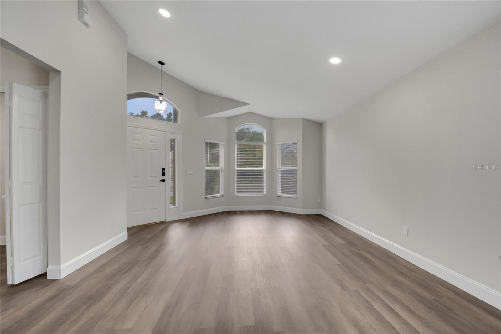 Image 20 of 33 For 13543 Emeraldview Drive