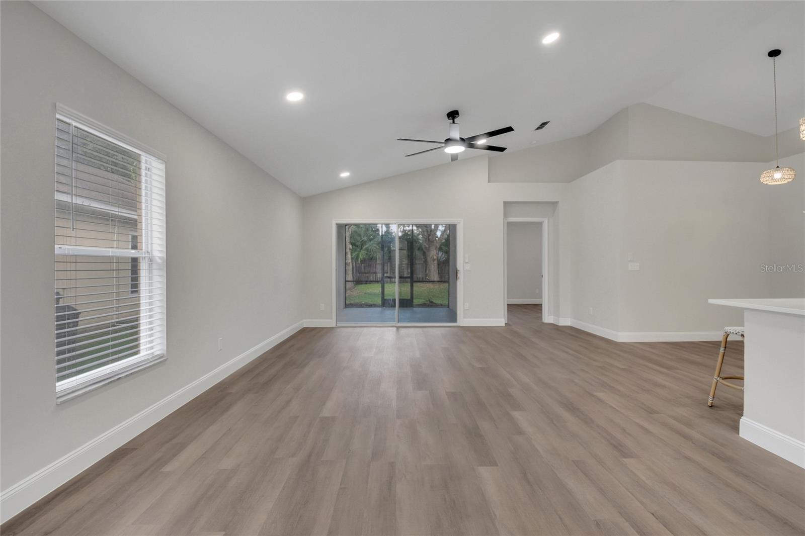 Image 6 of 33 For 13543 Emeraldview Drive