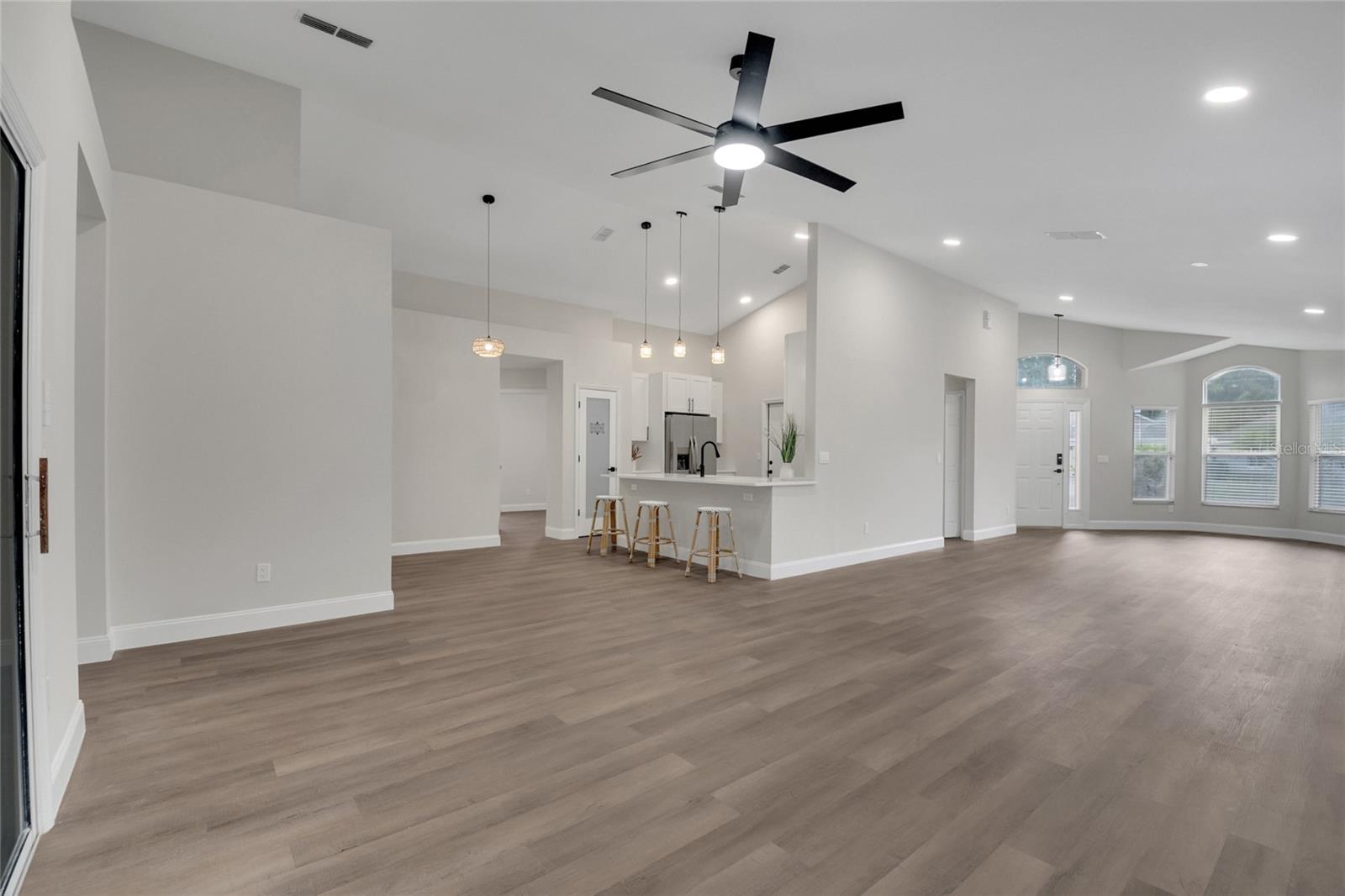 Image 7 of 33 For 13543 Emeraldview Drive