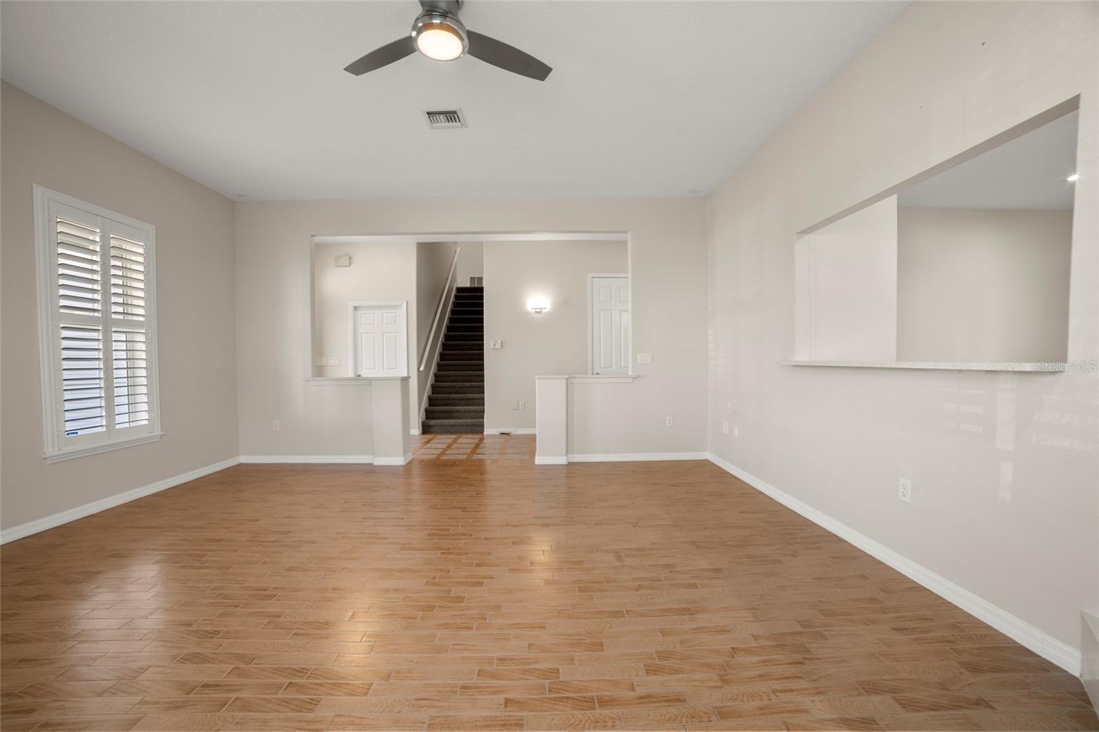 Image 10 of 34 For 25 Lakeshore Boulevard