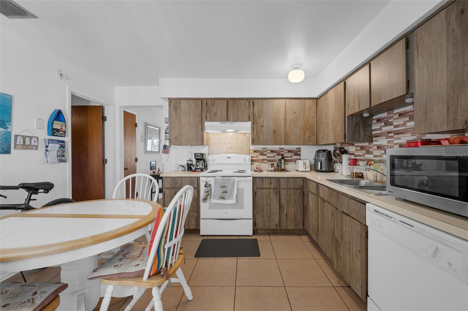 Image 10 of 35 For 8137 And 8139 Parrot Drive