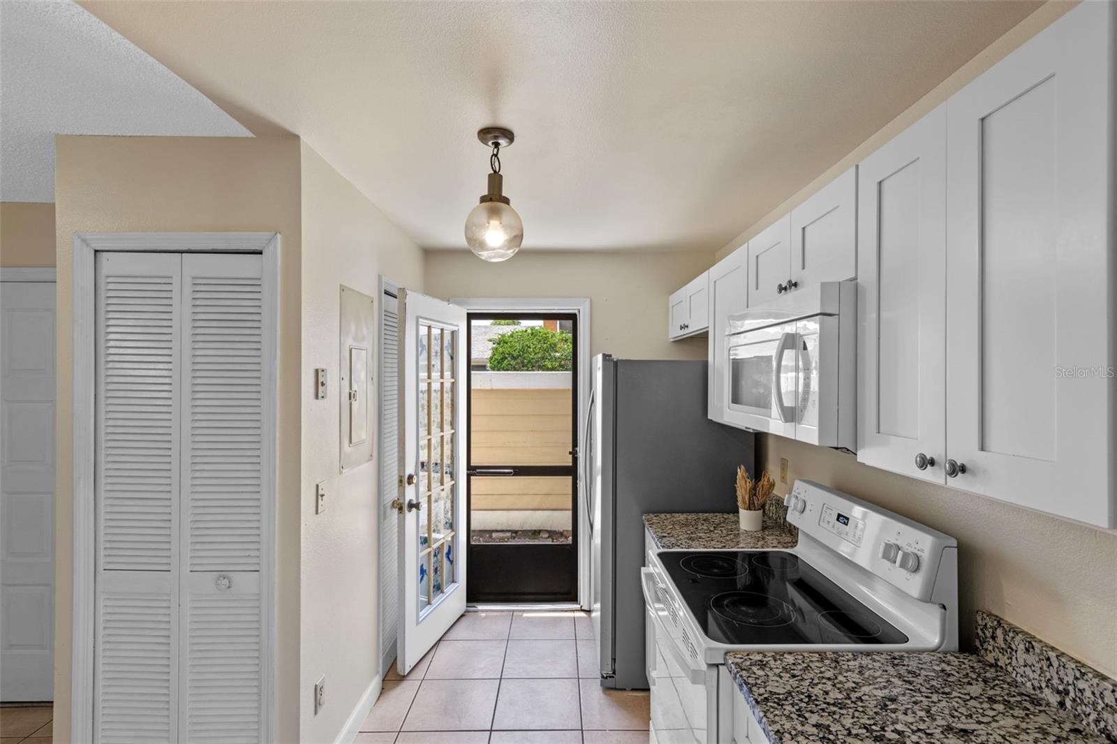 Image 13 of 40 For 49 Silver Park Circle