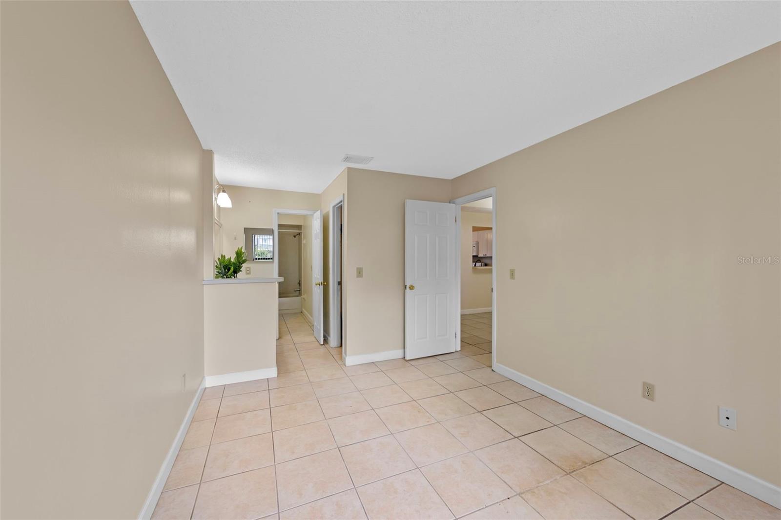 Image 15 of 40 For 49 Silver Park Circle