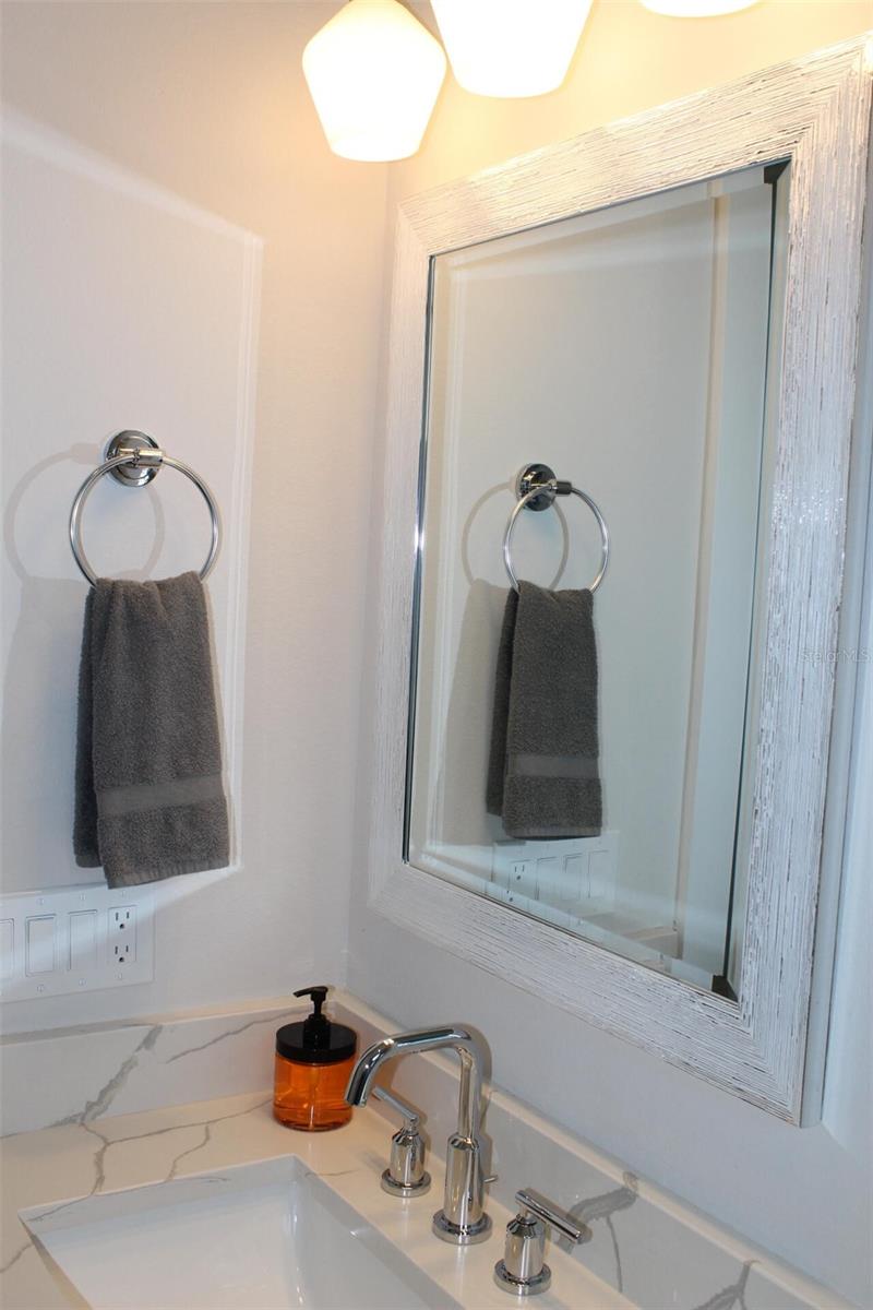 Image 23 of 31 For 1615 17th Street W