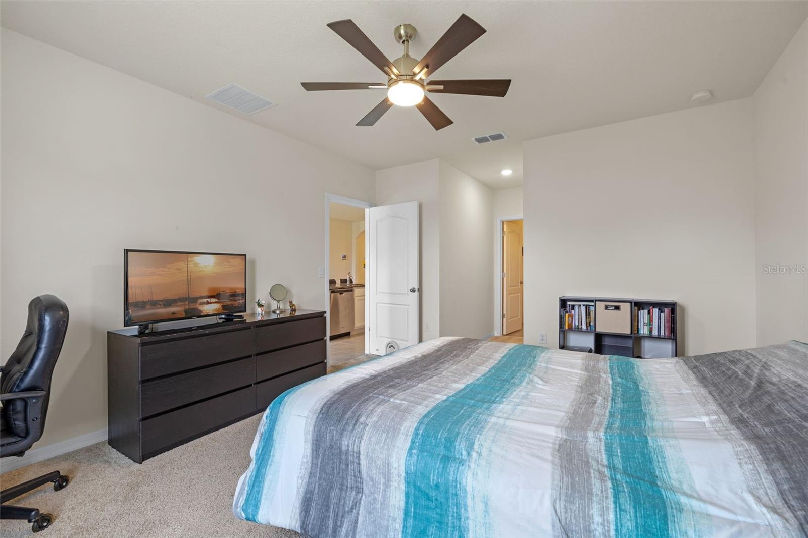 Image 20 of 63 For 5362 Douglas Fir Drive