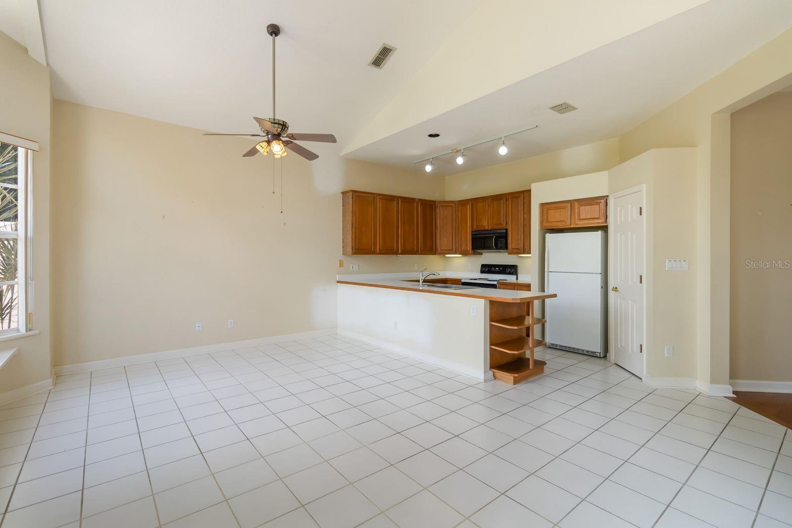 Listing photo id 8 for 14319 Tambourine Dr