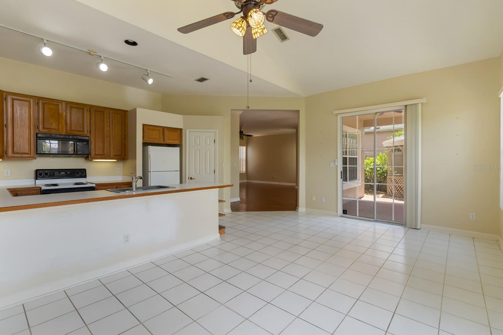 Listing photo id 9 for 14319 Tambourine Dr