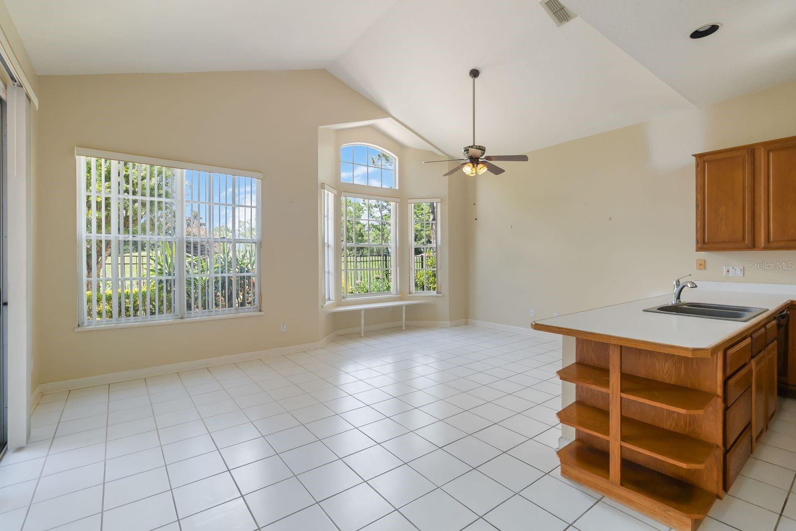 Listing photo id 10 for 14319 Tambourine Dr