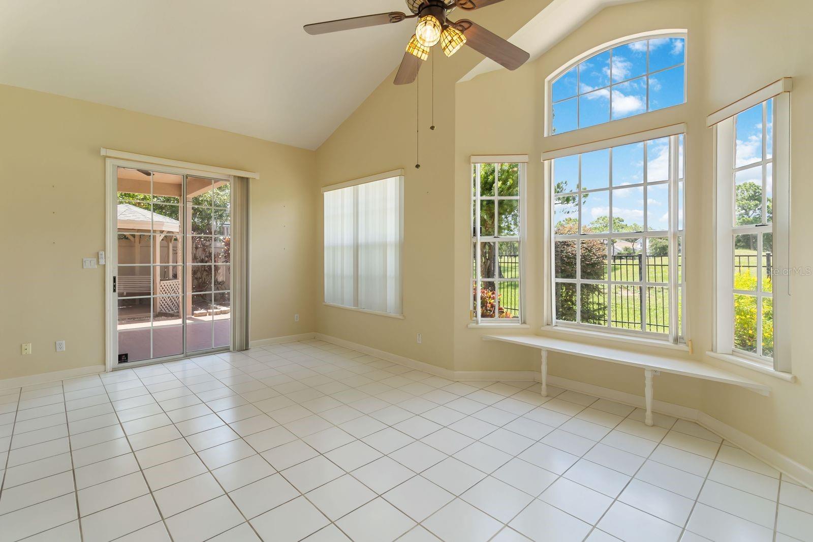 Listing photo id 11 for 14319 Tambourine Dr