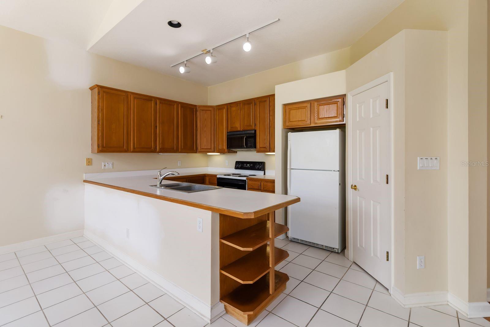 Listing photo id 13 for 14319 Tambourine Dr