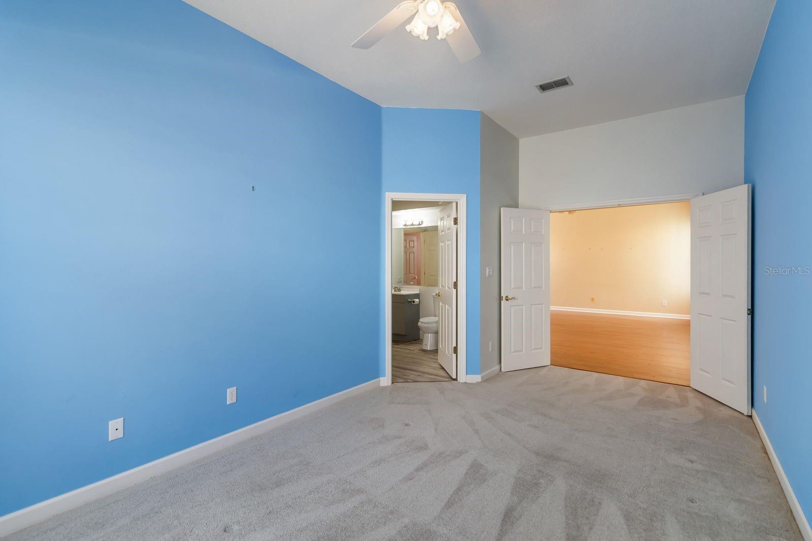 Listing photo id 17 for 14319 Tambourine Dr