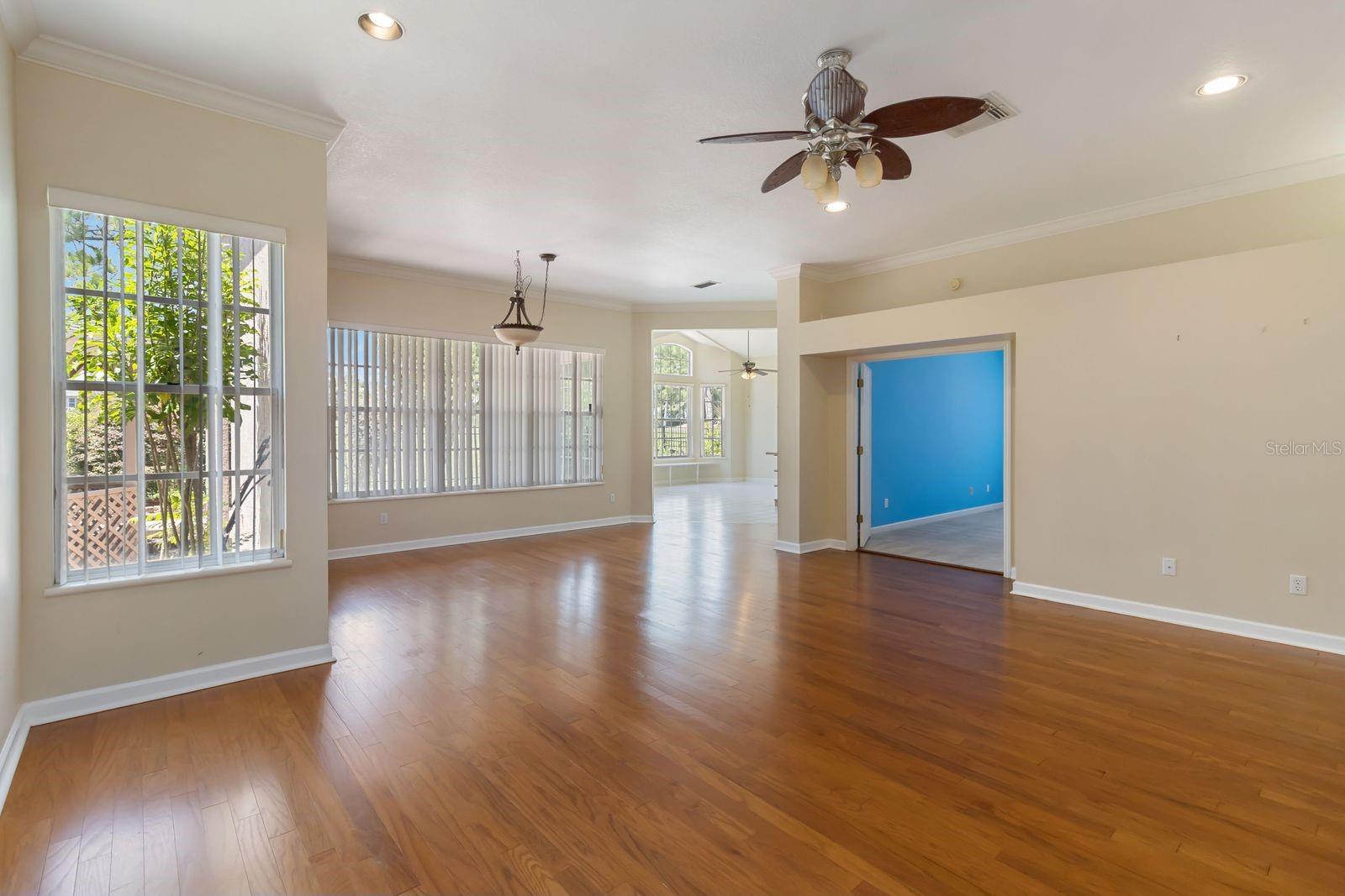 Listing photo id 3 for 14319 Tambourine Dr