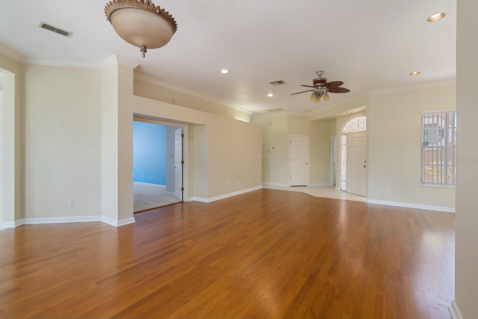 Listing photo id 5 for 14319 Tambourine Dr