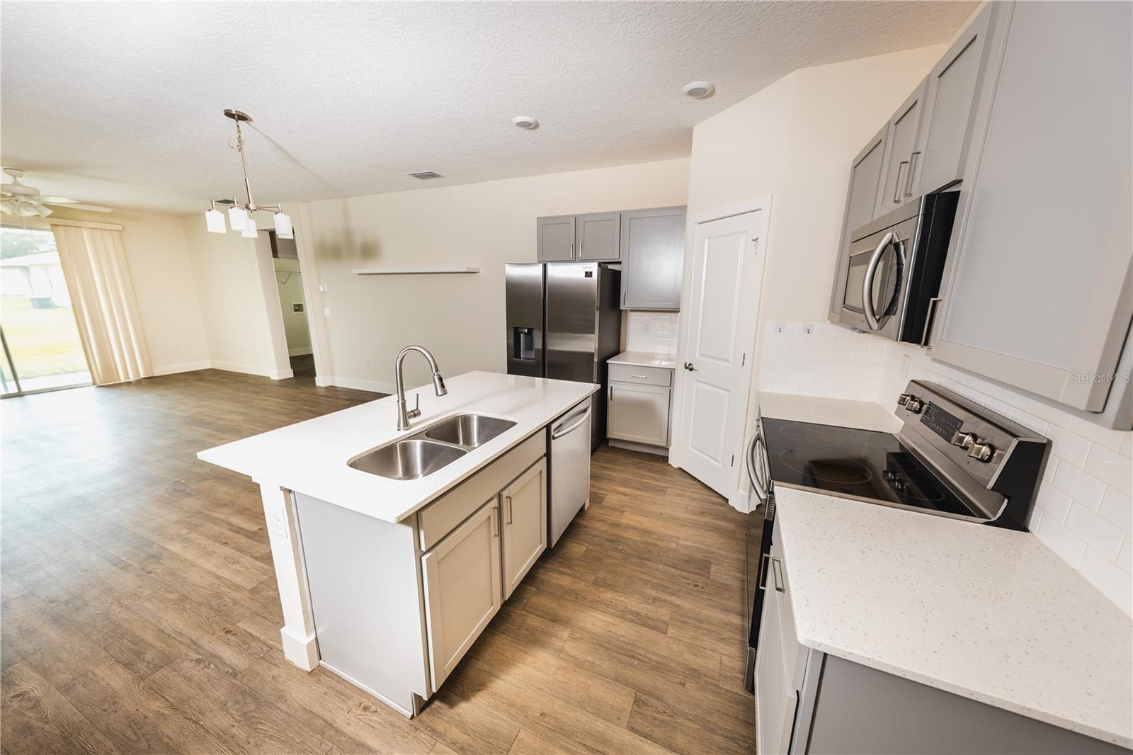 Image 3 of 24 For 3575 1st Drive 60