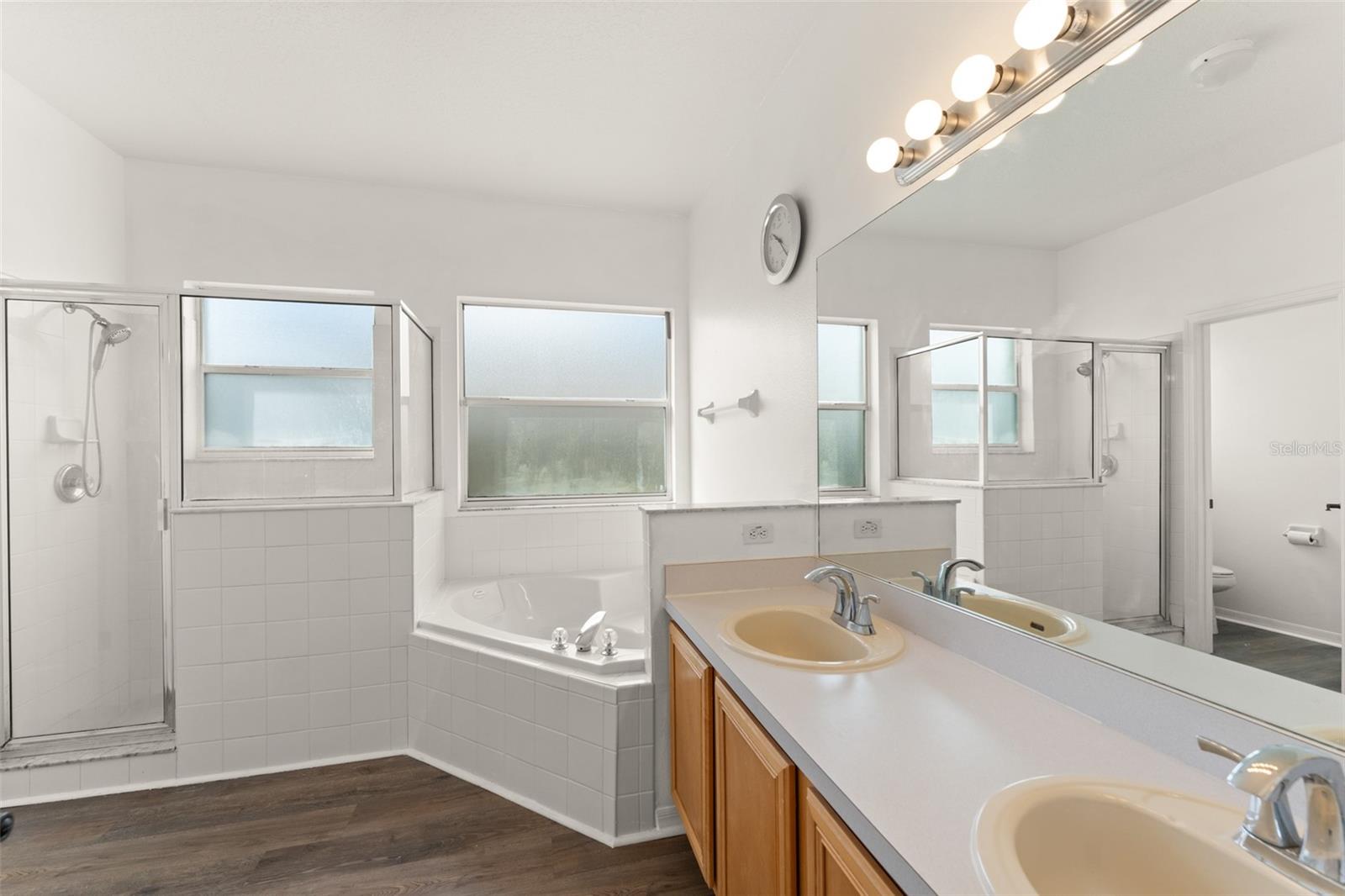 Image 22 of 41 For 453 Peppermill Circle