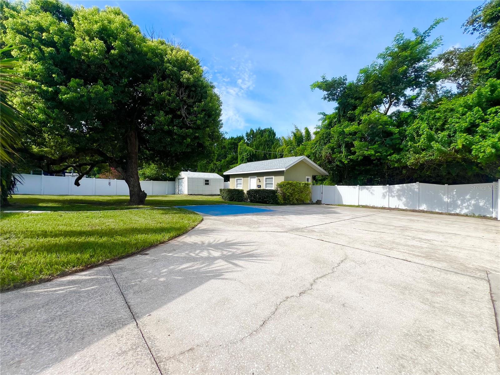 Image 40 of 50 For 5037 Lake Howell Road