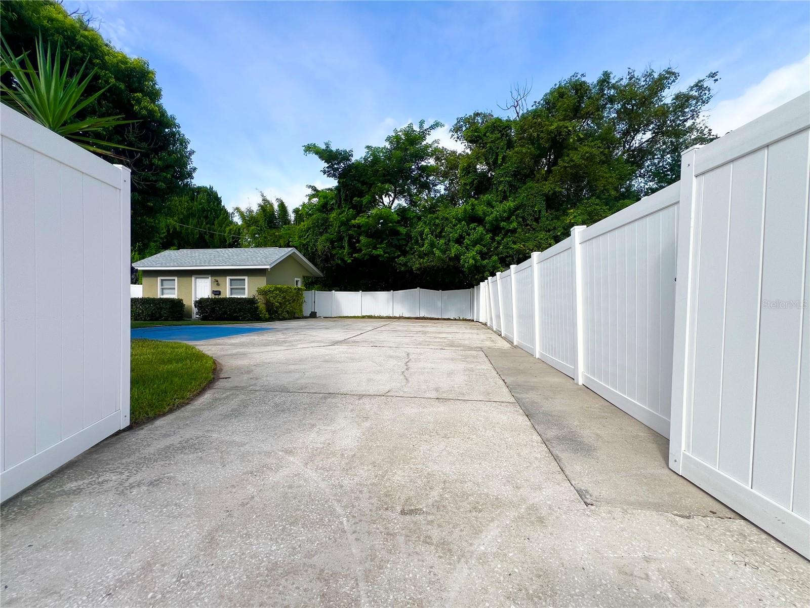 Image 42 of 50 For 5037 Lake Howell Road