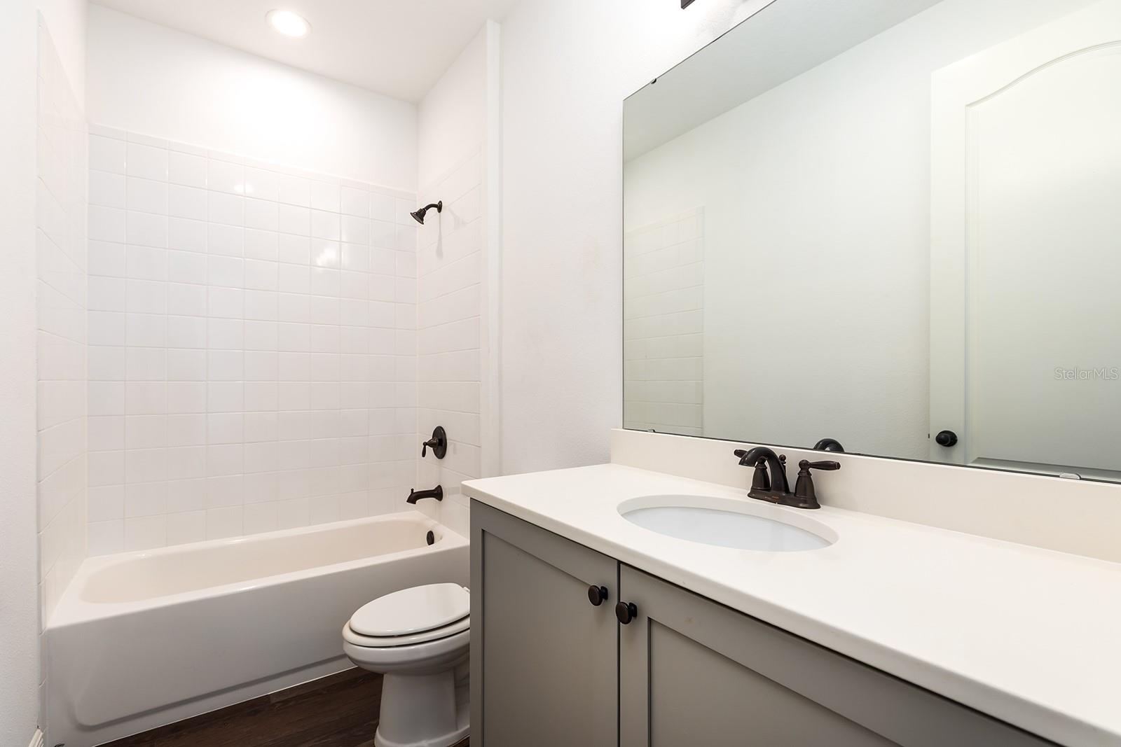 Image 31 of 40 For 2567 Roveri Avenue